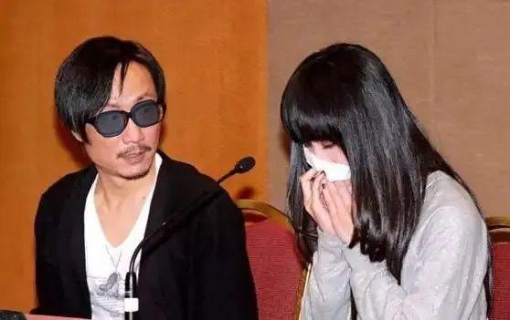 有种"整容"叫蔡卓妍分手,前夫郑中基变化不大,她却像换个人…_腹部