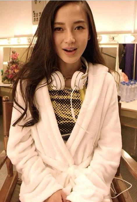 angelababy晒睡衣照,这素颜简直美翻了!