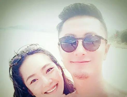 贾景晖:凭《庆余年》出圈,从校服到婚纱,妻子是演员,有女12岁_角色