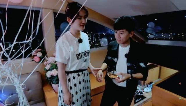 程莉莎称做偶遇,应采儿四字回应太逗_张杰_夫妻_谢娜