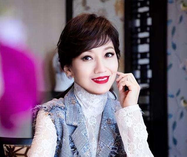 上围饱满显年轻,三步上篮技巧高超_刘德华_生活_高龄