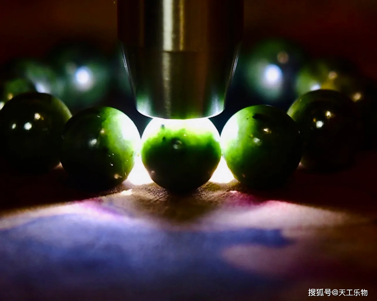 什么样的和田玉会如此害怕灯光?_白玉_青玉_碧玉