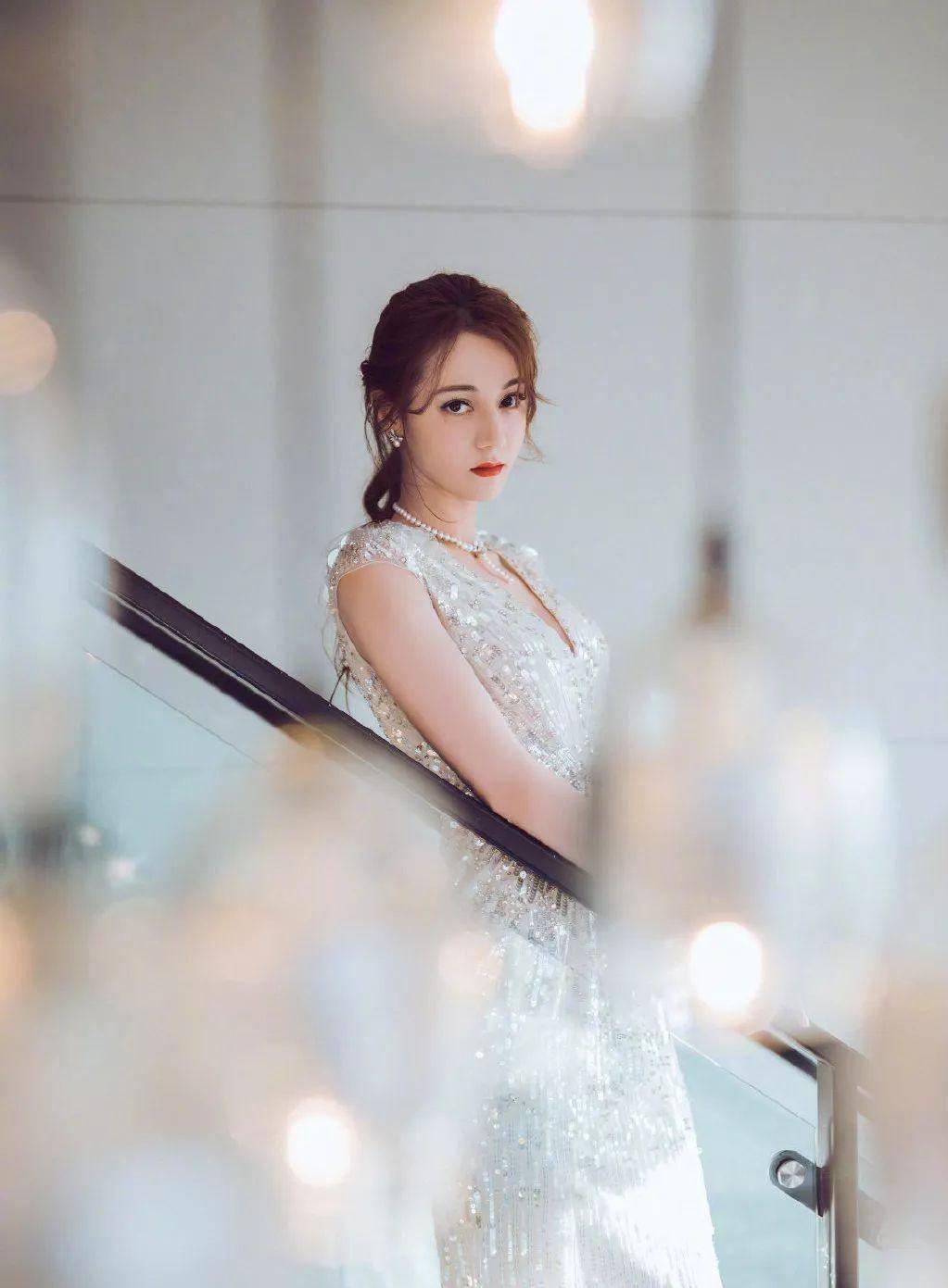 宋茜蔡依林吴谨言的100个躺赢造型_气质_品牌_时尚