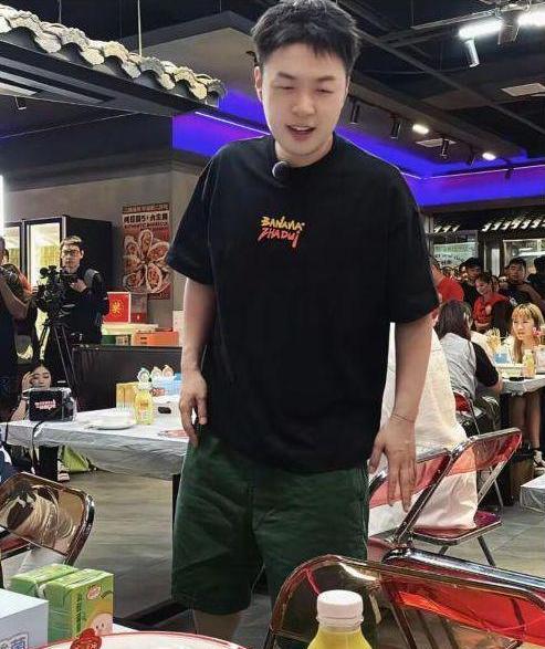 据悉,杜海涛旗下共有十余家公司,行业覆盖了很多个领域,所以身家不菲