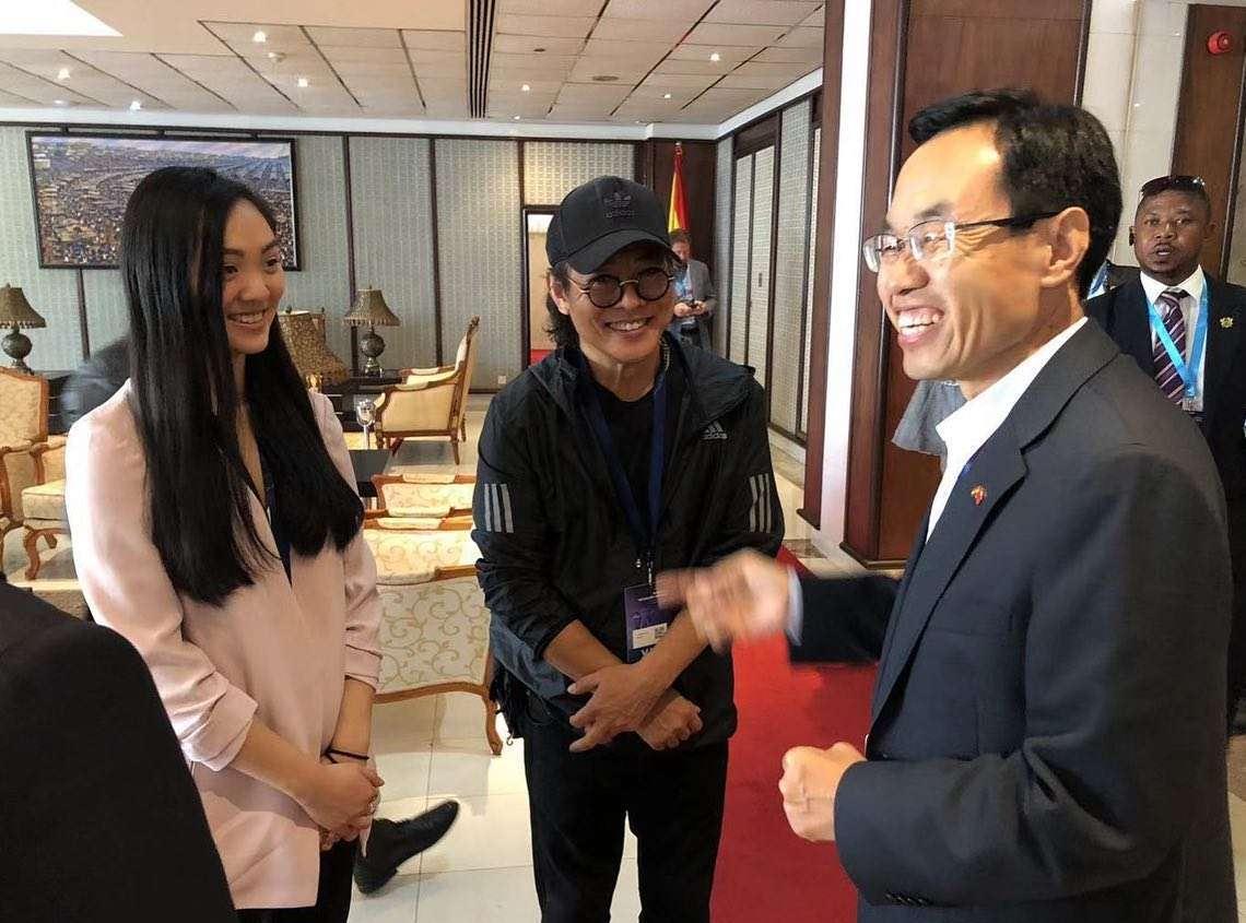 在内地商界,李连杰还是马云的好朋友.