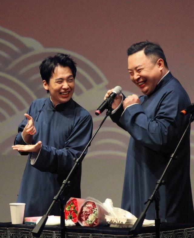 郭麒麟搭档阎鹤祥抵达米兰_少班主_摩托_经历