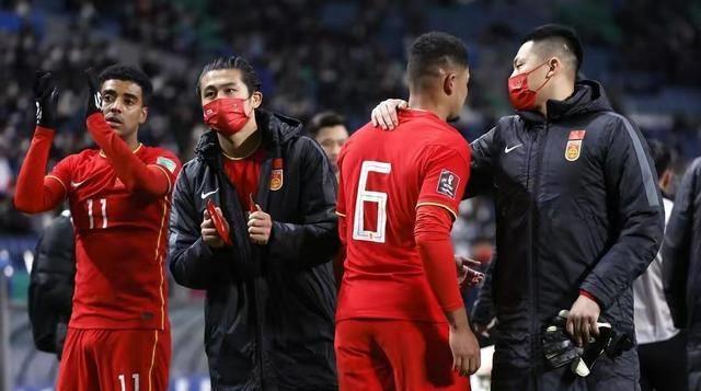 还有人说,如果不是王燊超铲球碰到手臂被判点球的话,也许还有机会!