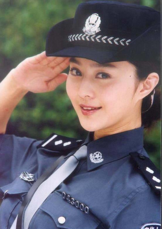 当女明星穿上警服,谁才是最美警花?_女警_一身_刘诗诗
