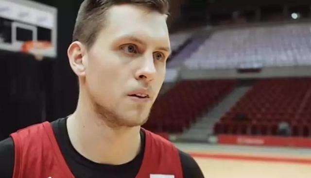 波尼特卡:坚韧的逆行者,再一次完成了对命运的抢断_波兰_欧洲杯_联赛