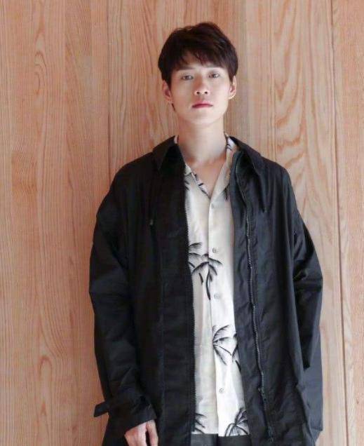 当初嫌他胖爱理不理,如今帅到你高攀不起,网友:胖子都是潜力股_向佐