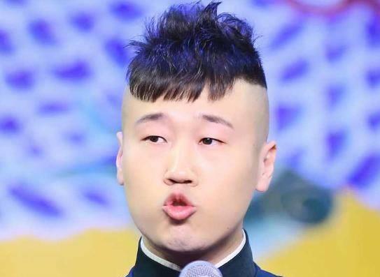 张云雷,郭德纲的小舅子,父亲张文波是南京德云社唯一的股东.