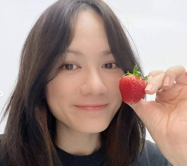 她是香港科技大高材生,撞脸王菲,在tvb做绿叶17年,41岁嫁同学_简慕华