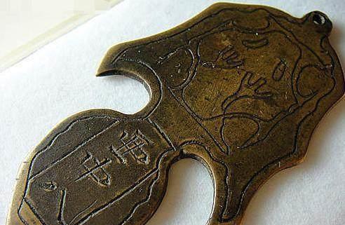 传说发丘中郎将有一块印,上书"天官赐福,百无禁忌",从这八个大字可以