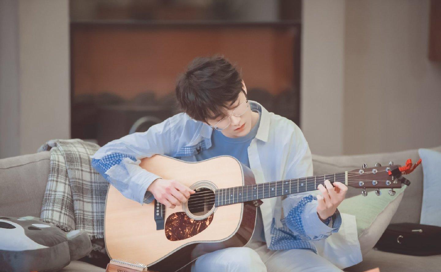 "小鲜肉"张新成,颜值与才华并存,是娱乐圈的独特存在_问题_身材_高考