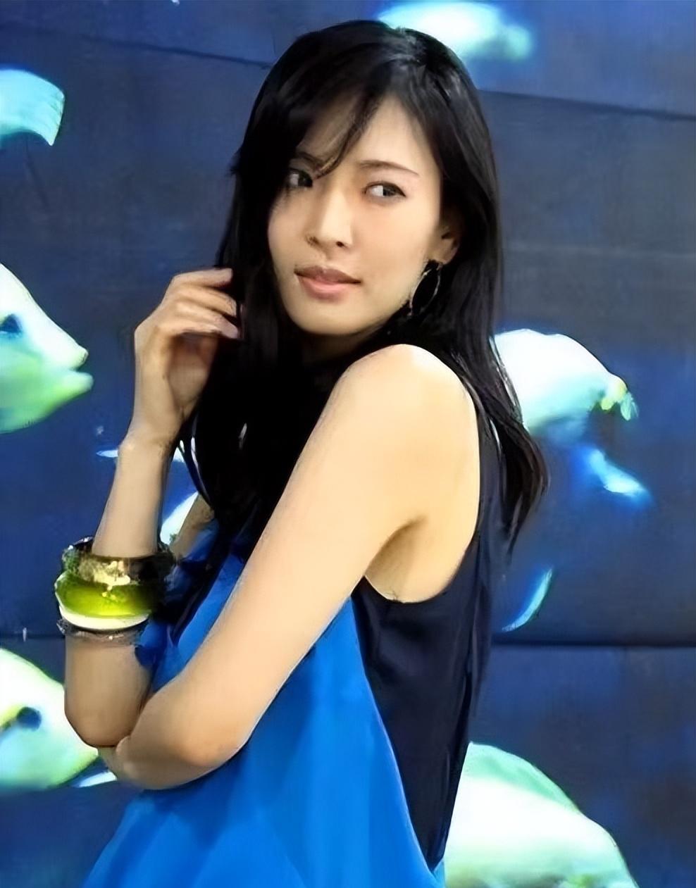 金素妍的"水蛇腰"太迷人!