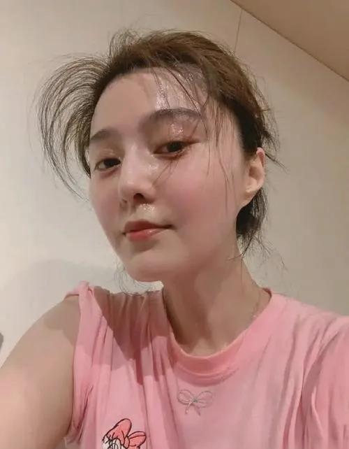 这些女星的素颜照太真实了,孙怡没有眉毛,杨颖面色发