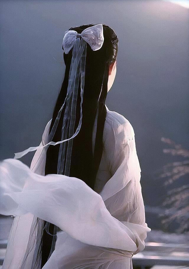 彭小冉-《东宫》一,舒靖容-袁冰妍-《听雪楼》当然这也要得益于造型师