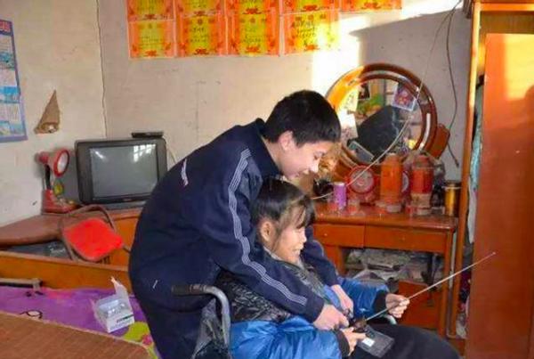 原创            父亲精神失常、母亲卧床，儿子庞众望744分考入清华，后来怎样了-父亲突然离世后的哀思