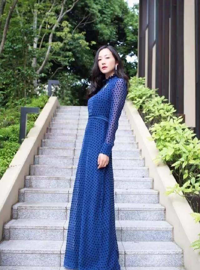 韩雪一件衣服穿几年,负担得起又不浪费,白富美光环真是个大误解_因为