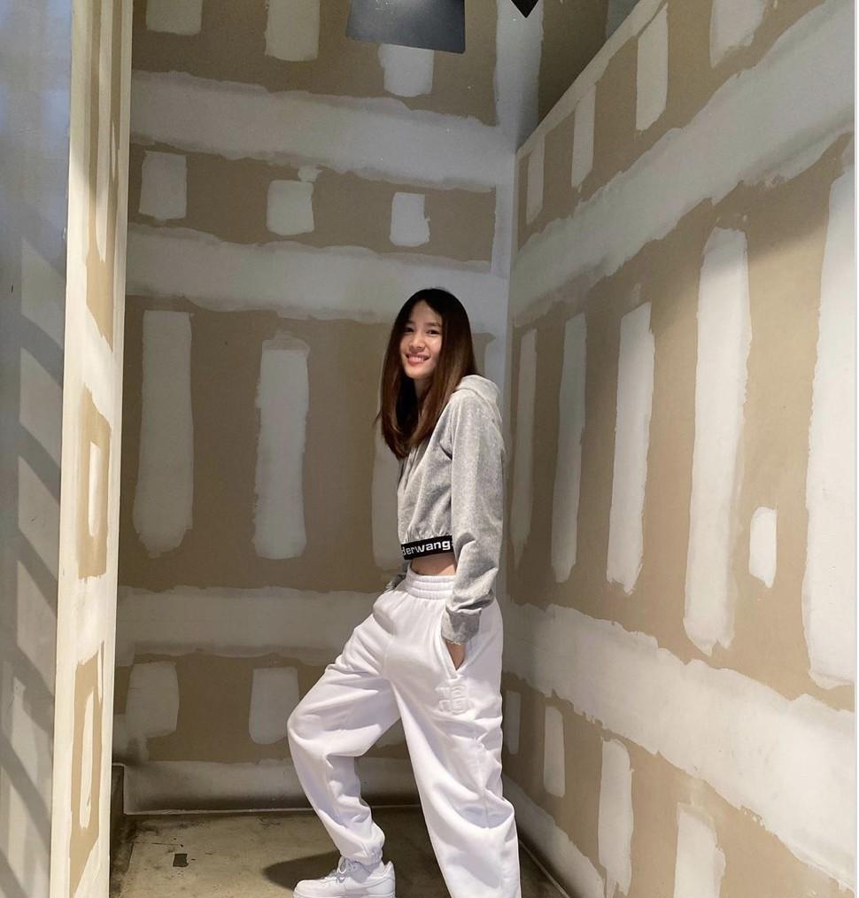 南宫珉婚礼现场曝光!小11岁妻子人不红但身材气质俱佳_陈雅凛_工作_电