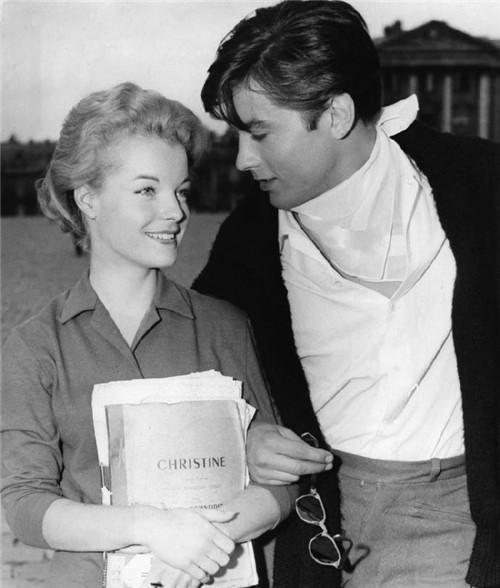 茜茜公主:为爱放弃事业,毅然选择阿兰德龙,结果却被对方背叛_施耐德