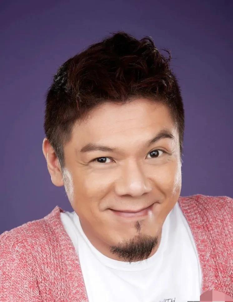 有着丰富经验的黄浩峰来到了内地,主要是以拍网络大电影为主.