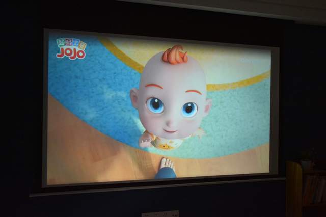 家用投影仪怎么选？小巧轻便AOC F1智能投影，千元价位也有好画质