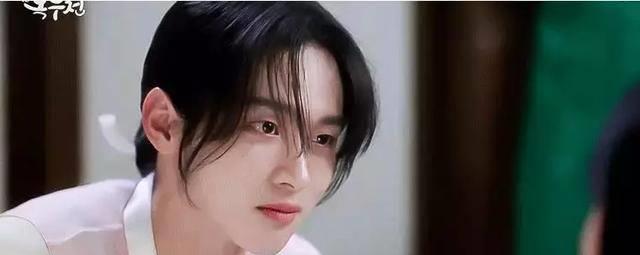 男主扮女装谈恋爱,脸小颜值高,网友:比女主还美_金所炫_张东润_绿豆