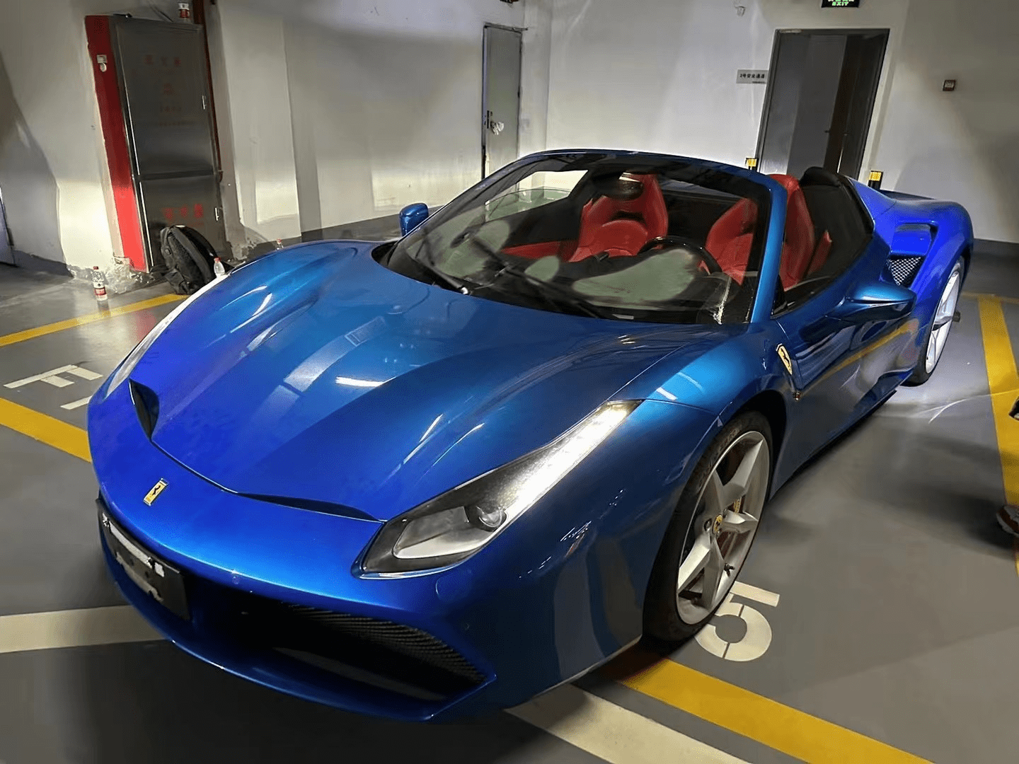 温馨提示大量寻求全系15,劳斯莱斯,宾利,兰博基尼,马丁,法拉利,迈