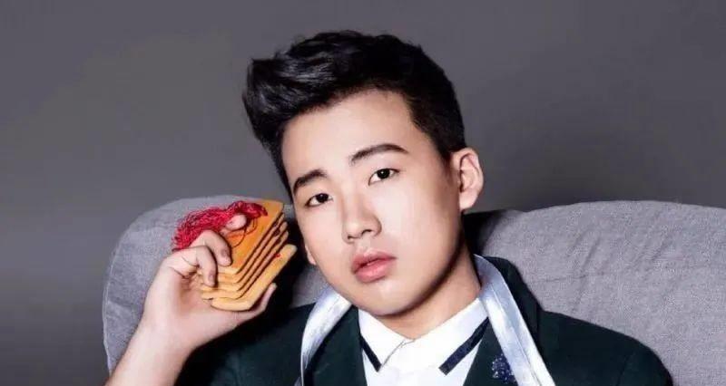 华晨宇向郭麒麟炫耀,女儿跟自己像,郭麒麟说了什么让人爆笑如雷_张碧