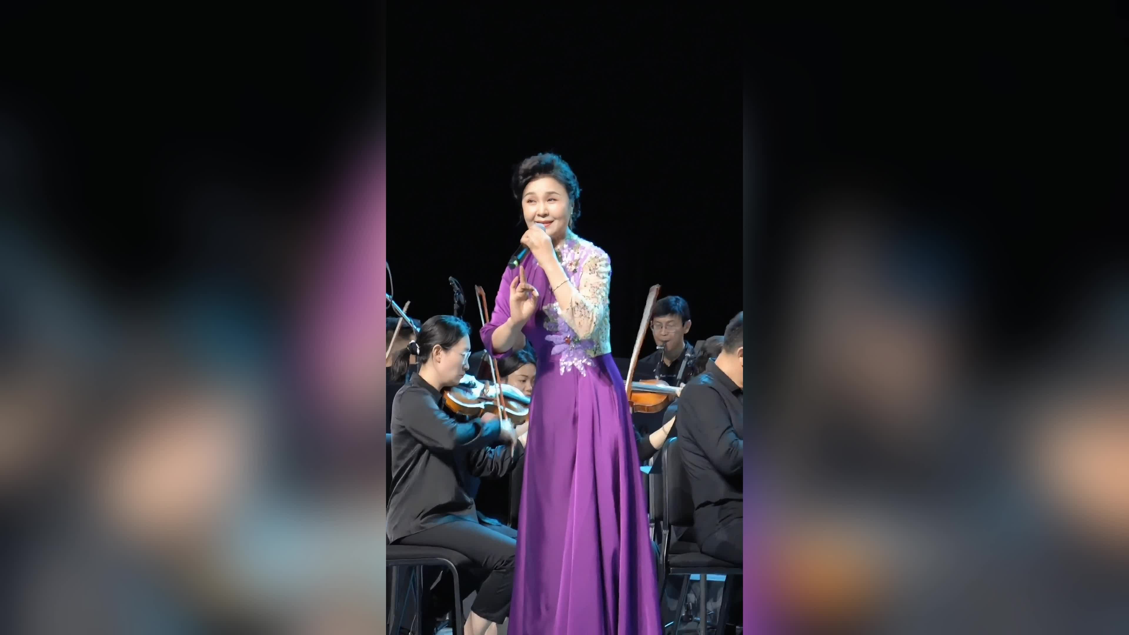 杨红霞参加"盛红林交响演唱会"为老搭档助阵演出