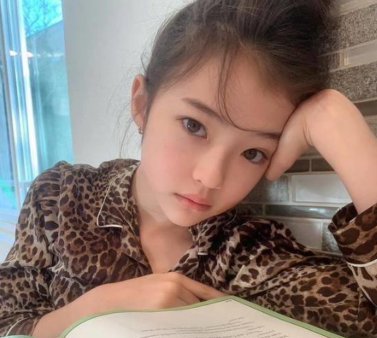 现在的她,长成神似宋慧乔的神级美人_ella_欧美风_保养品