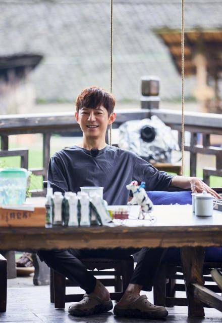 《向往》何炅说错一句话令鹿晗满脸尴尬!