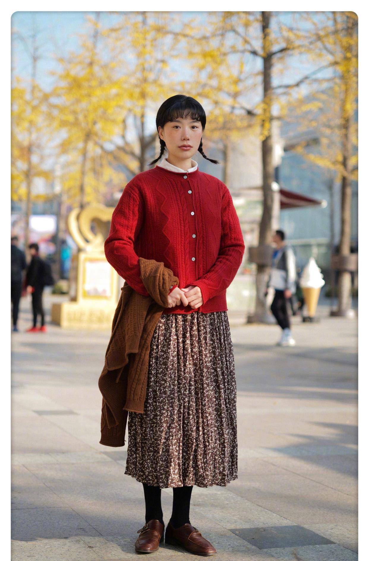 穿红色衣服会很土?今年过节流行这样穿红色,不俗气还是时髦!