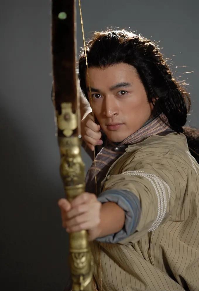 5版郭靖射雕对比,除了黄日华,其他人都在耍帅_胡歌_张智霖_哲别