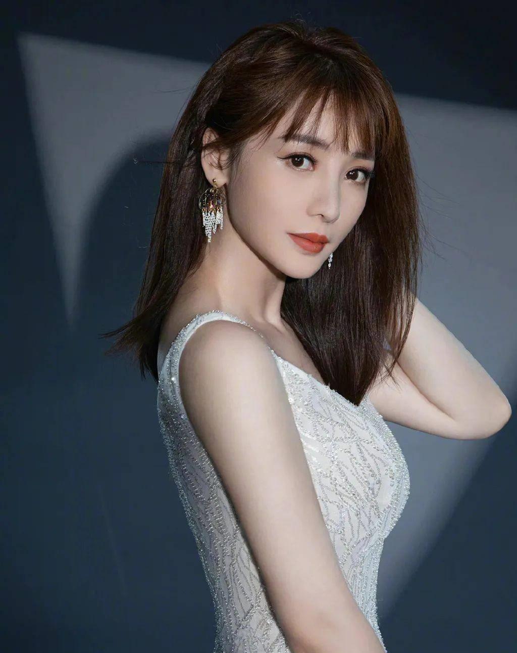 柳岩:这个霸道的湖南姑娘成为"影后"的辛酸之路,经历了什么?