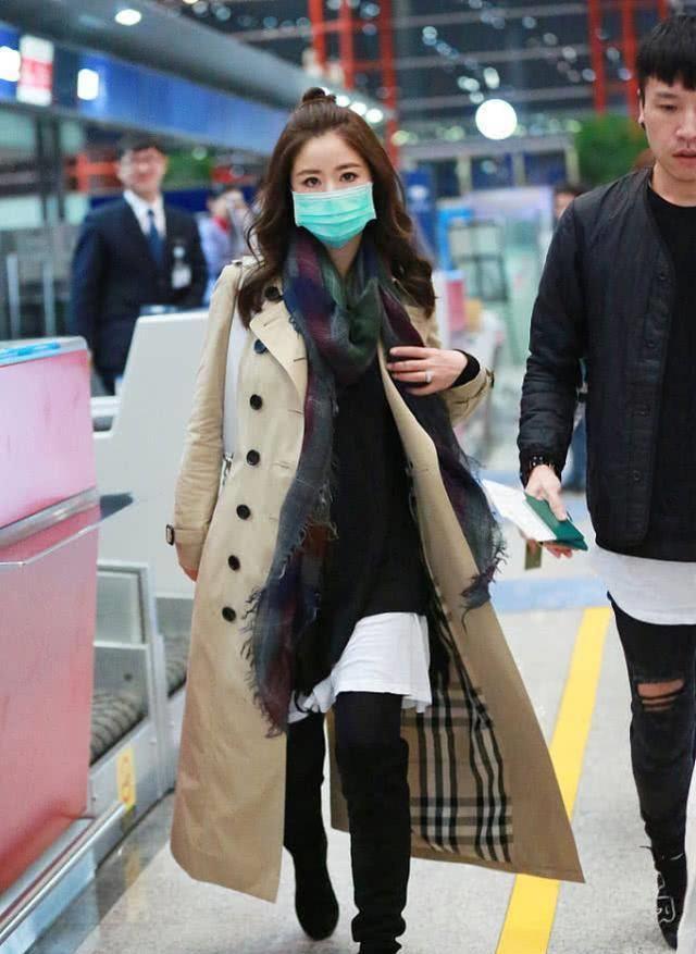 林心如扎起头发,穿风衣不够还要搭一双长靴,气场扑面而来!