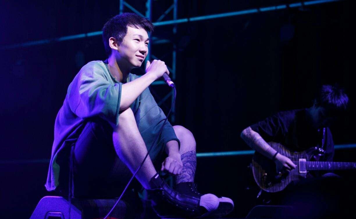 28岁快男白举纲自曝感情状况"非常幸福",透露对象是圈外人_祝福_音乐