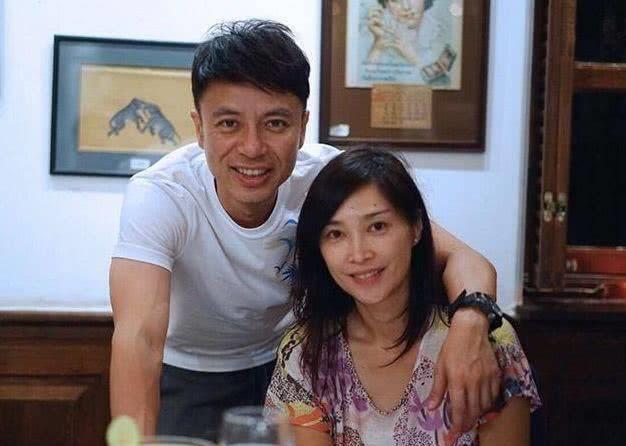 李克勤婚礼现场唱了首歌送给卢淑仪,卢淑仪哭着说:你是我的骄傲_太阳