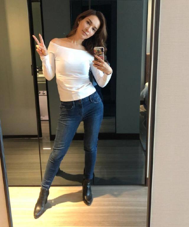 卢靖姗婚后越来越敢穿!