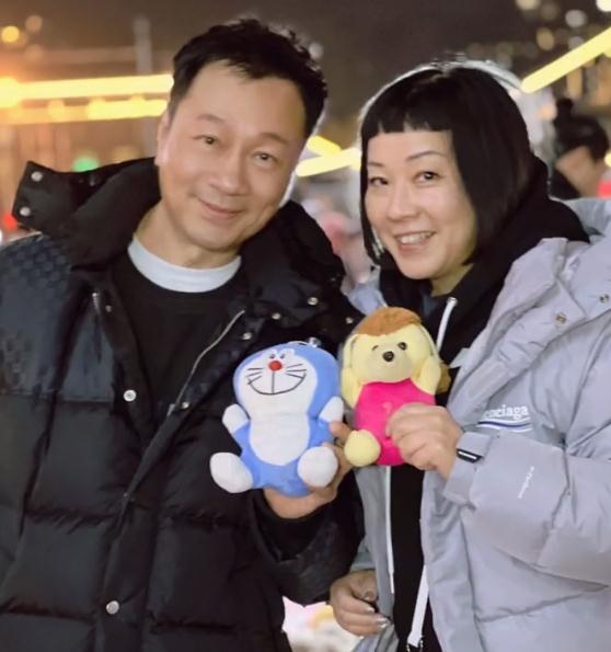 有趣的是,梁耀莲并不是他的第一任妻子,而是黎耀祥在婚后一年时遇到了