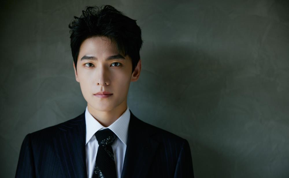 杨洋回应演技争议称问心无愧,过往言论引争议,被扒只有中专学历_网友