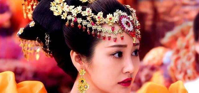 李纯:从最开始的默默无闻到现在的众人欣赏,事业在华丽的蜕变_剧中