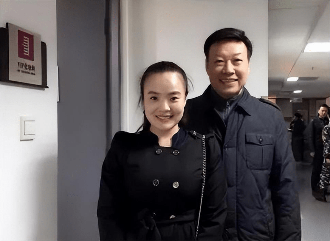 演员魏积安:和初恋结婚40年0绯闻,热爱老家山东,如今怎样了?