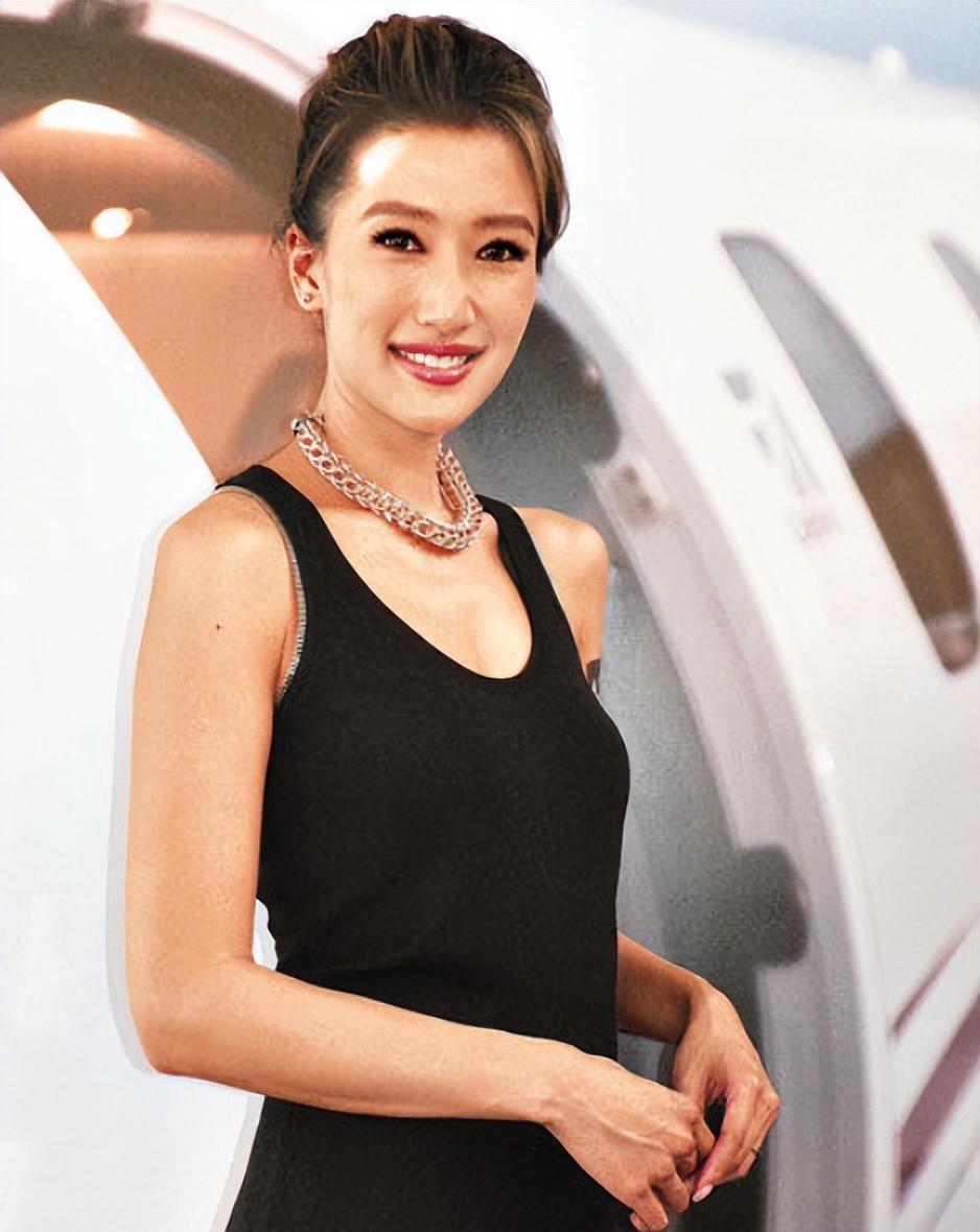 谢婷婷:37岁未婚生女成谜,爱情胜过父兄,一年无缝衔接七任男友_谢霆锋