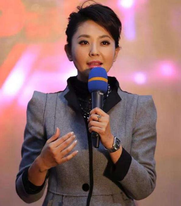 主持一姐方琼:15岁丧父,29岁嫁大8岁副台长,47岁的她怎样了_河北电视