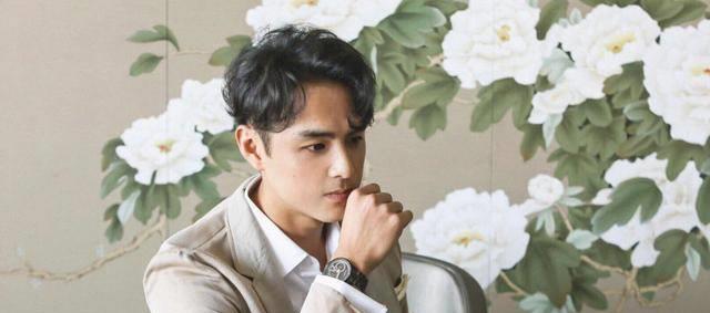 如今的明道已经39岁了,但是颜值和当年相比并没有多大的变化,他最辉煌