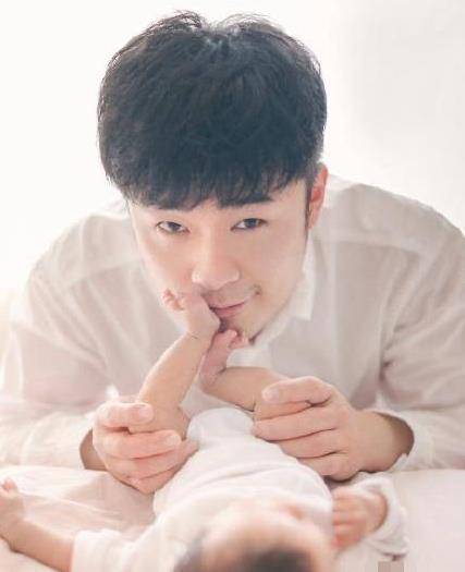 继唐艺昕承认怀孕后,陈赫又传来了好消息,网友态度却截然不同?