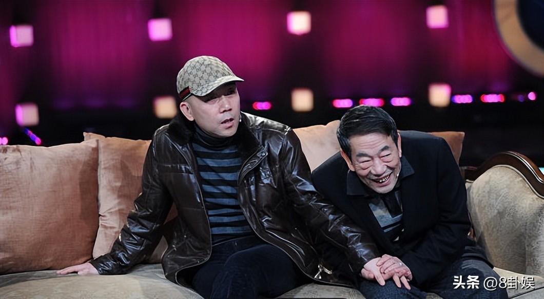 杨少华出院后不久,他不远千里前来加油,走路时需要杨毅搀扶.