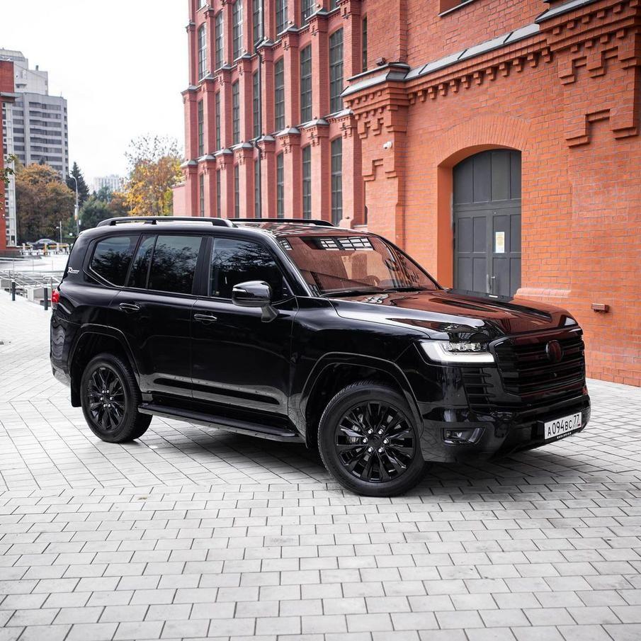 实拍全新丰田兰德酷路泽黑武士版,运动气息浓郁,搭3.